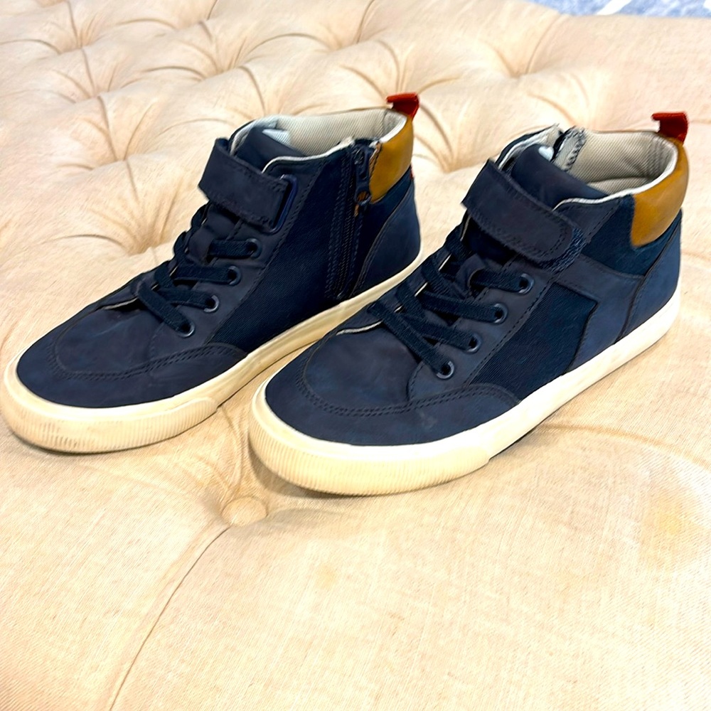 Cat and Jack Anthony shoe size 4 boys
